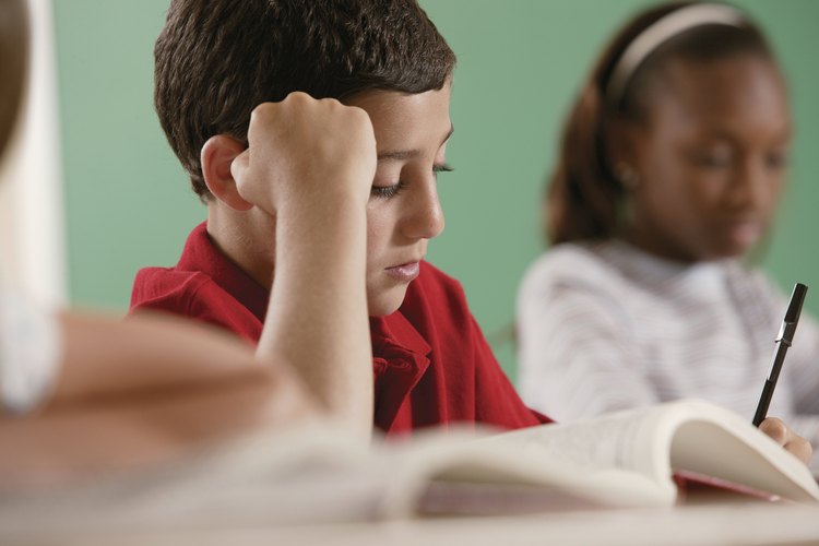 Leer y escribir ayuda a los estudiantes a practicar la alfabetización y la comprensión.