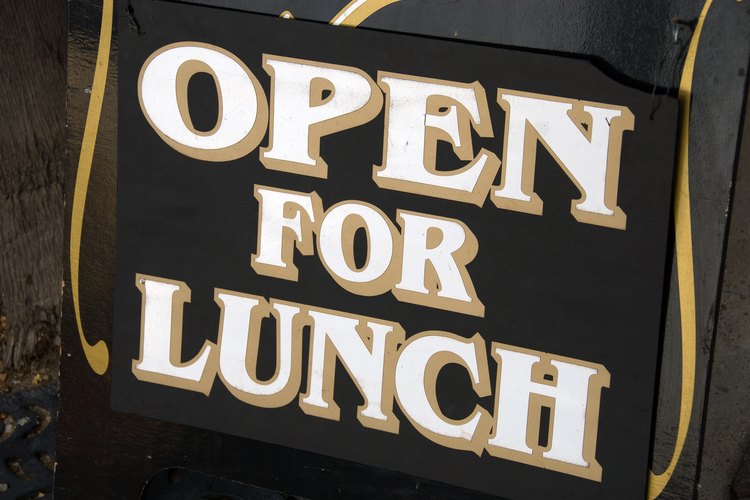 Las invitaciones para almorzar deben hacer que el potencial invitado se sienta bienvenido.