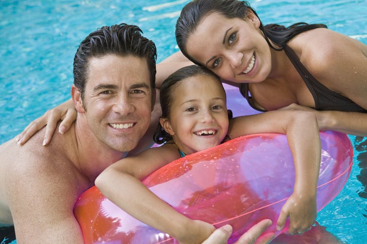 El blanqueador para la ropa contiene el mismo cloro que se encuentra en las variedades desinfectantes para piscinas.
