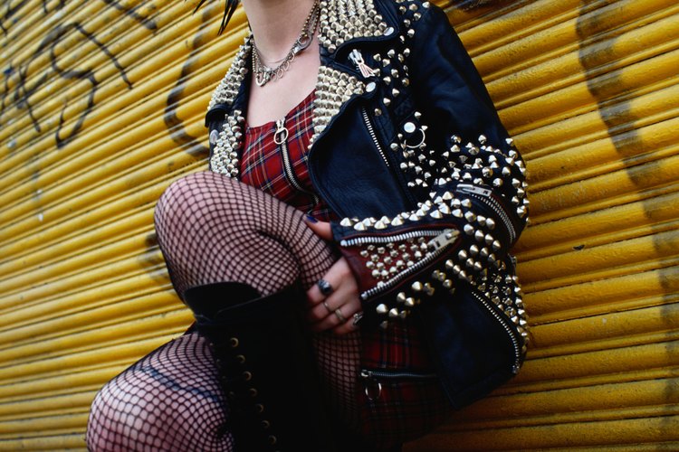 Realiza tu propia chaqueta de cuero estilo Punk Rock
