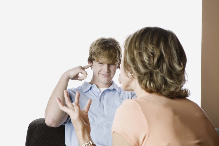 Si tu adolescente necesita modificar su comportamiento, acércate de manera positiva.