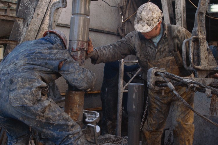 Los operadores de perforadoras rotatorias están entre los trabajadores petroleros con mayor ingreso.