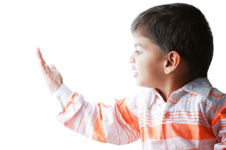 Las investigaciones indican que la calidez de los padres puede afectar el comportamiento de los niños y su desarrollo psicológico.
