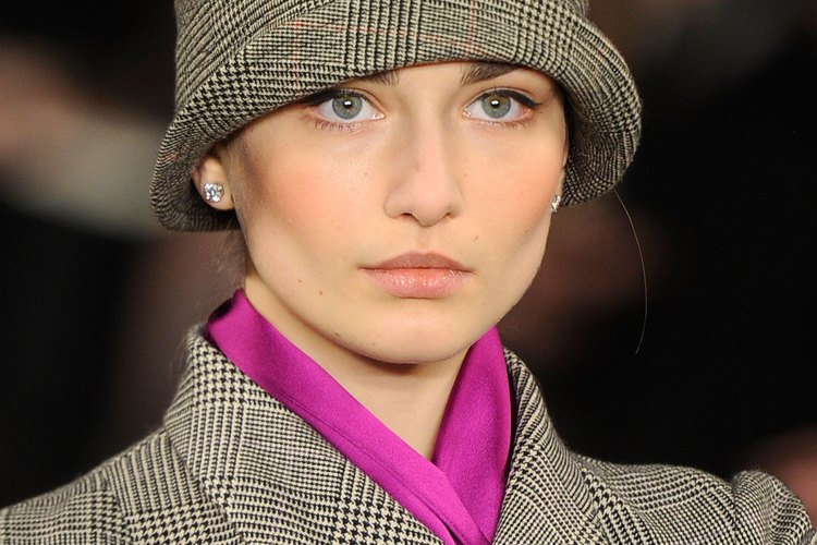 Sombrero cloche.