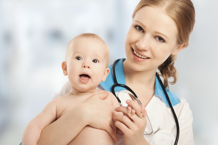 Los neonatólogos son pediatras que se especializan en cuidar infantes enfermos y prematuros.