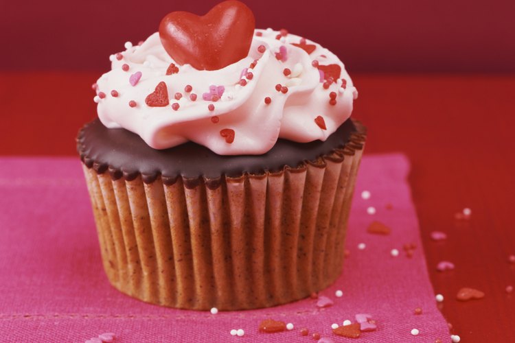 Agrega fotos de tu esposa en los cupcakes y sorpréndela.