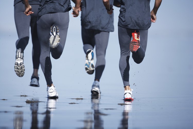 Dependiendo de las condiciones climáticas y de tus objetivos de entrenamiento, hay diferentes tipos de pantalones de correr para considerar.