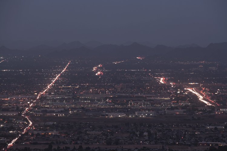 Disfruta de las vistas panorámicas al amanecer sobre Camelback Mountain.