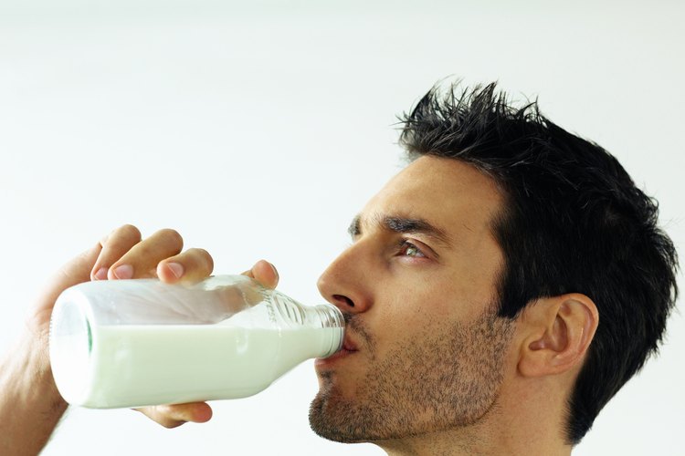 Los defensores de la leche cruda aseguran que puede curar las alergias y el asma.