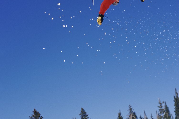 Estilo libre de salto en tabla de nieve (snowboarding).