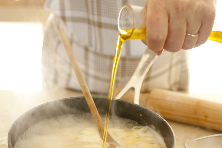 Las salpicaduras de aceite pueden causar manchas de grasa.