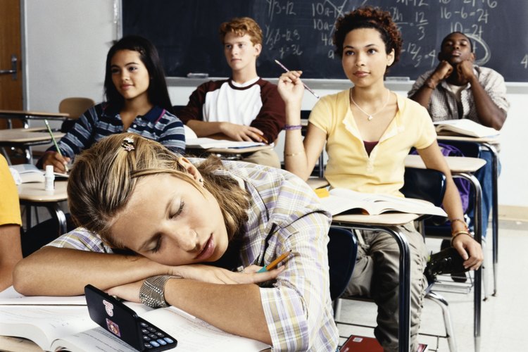 Si tu adolescente está teniendo dificultades para tener éxito en la escuela, un programa de campamento puede ayudarle a superar los retos académicos.