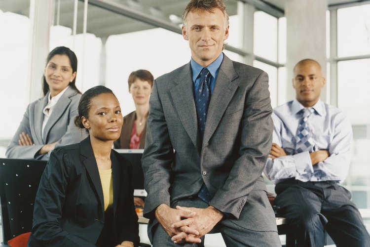 Los coordinadores de servicio al cliente trabajan para tiendas de ropa, agencias de telemarketing, fabricantes de computadoras y bancos públicos.
