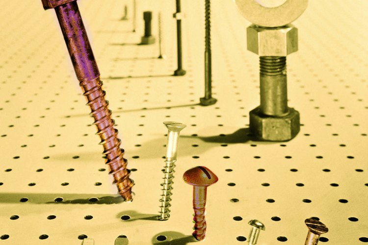 Aprende algunos trucos para remover todo tipo de tornillos persistentes.