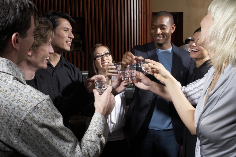 Anima tu próxima fiesta con Jäger Bombs.