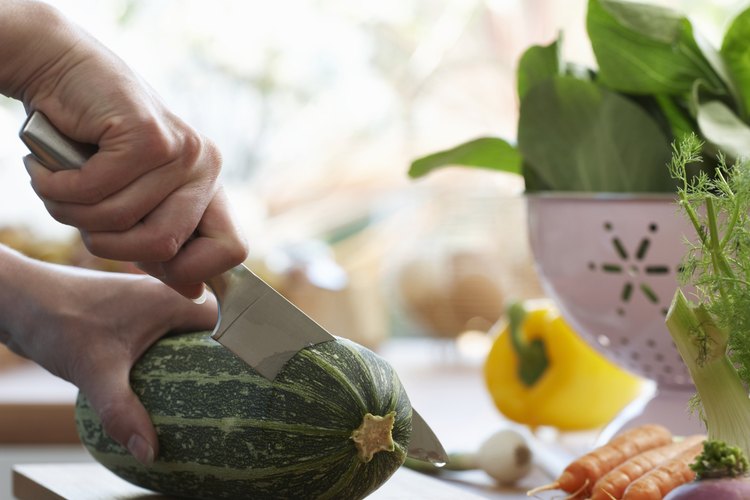 El calabacín y la calabaza pueden ser asados en pinchos, paquetes de aluminio o tiras largas.
