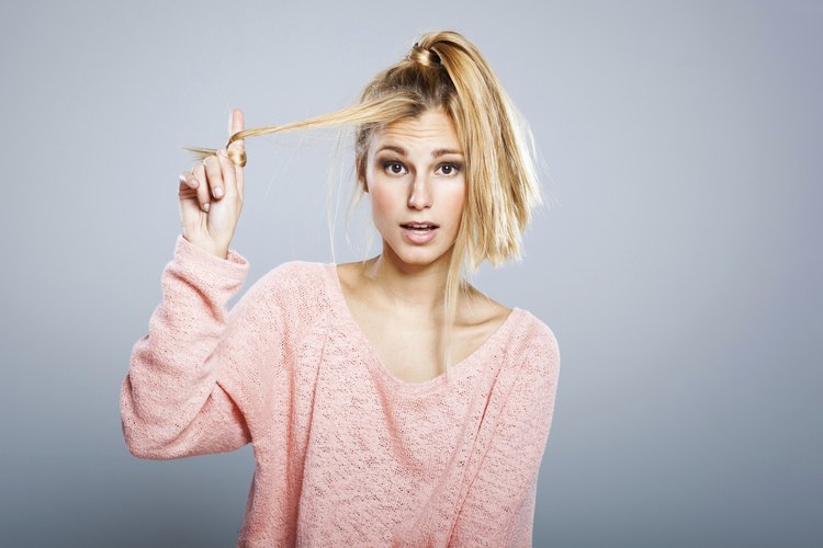 El cabello realmente se puede romper si lo has decolorado demasiado.