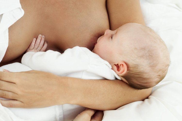 Amamanta a tu hijo con frecuencia para que te baje la leche.