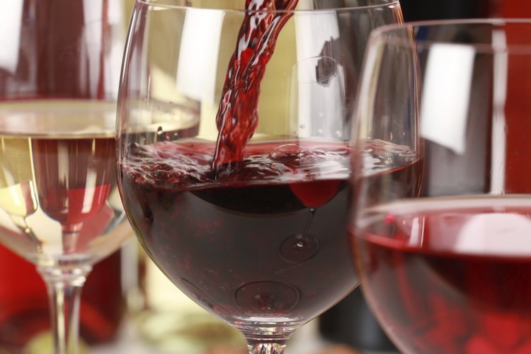 Un vaso de vino de vez en cuando si tomas precauciones.