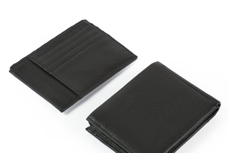 Las billeteras guarda-tarjetas son para el hombre que tiene muchas tarjetas de crédito.