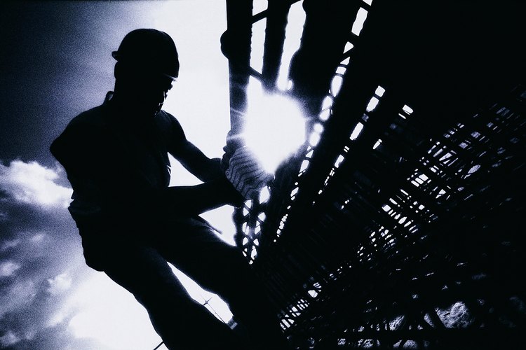 Lo que ganan los operadores de equipos pesados de construcción depende de la experiencia que tengan, la parte del país en la que trabajan, el tamaño de la compañía para la que trabajan y el tipo de equipo en el que se especializan.