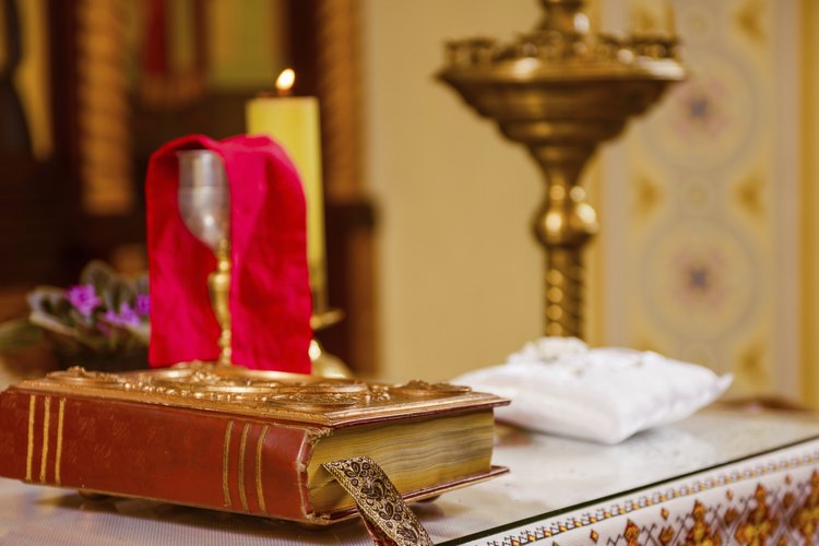 La liturgia comienza con la primera lectura del Antiguo Testamento.