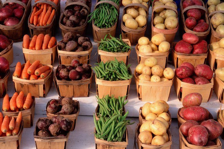 Las frituras de vegetales deshidratados son unos bocadillos deliciosos y sanos.