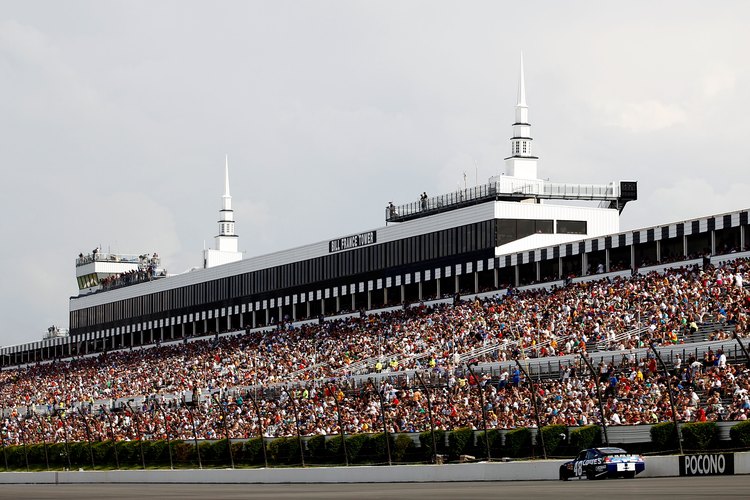 La pista de carreras Pocono organiza dos carreras anuales en la NASCAR Sprint Cup Series.