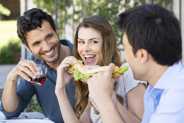 Los dueños de restaurantes que hablan con el especialista en la feria