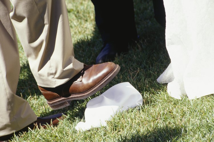 Realza el marrón de tus zapatos con un pantalón.