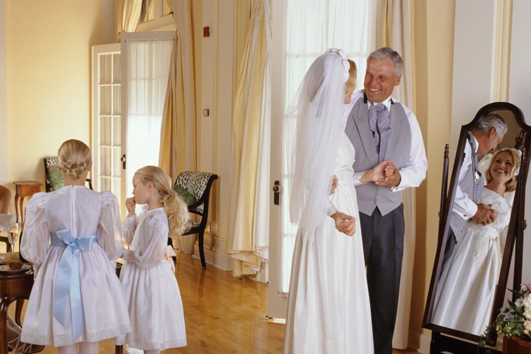 Una boda en casa a menudo es una mezcla entre una boda formal y una informal.