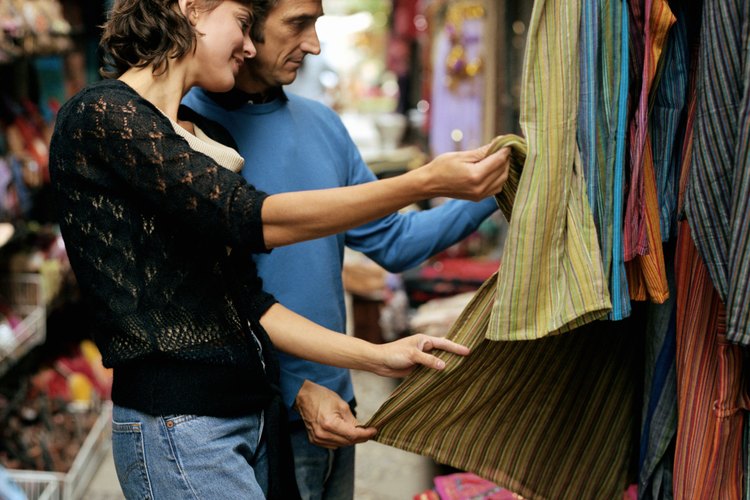 Selecciona telas costosas para trabajar.