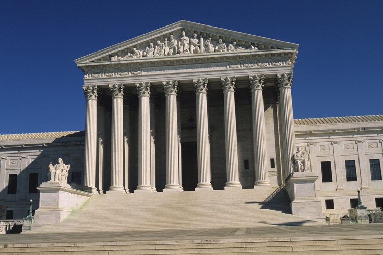 La Suprema Corte de los Estados es un ejemplo de la orden corintia.