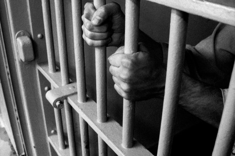 Las condiciones penitenciarias pueden ser difíciles de sobrellevar para los reclusos y sus familias.