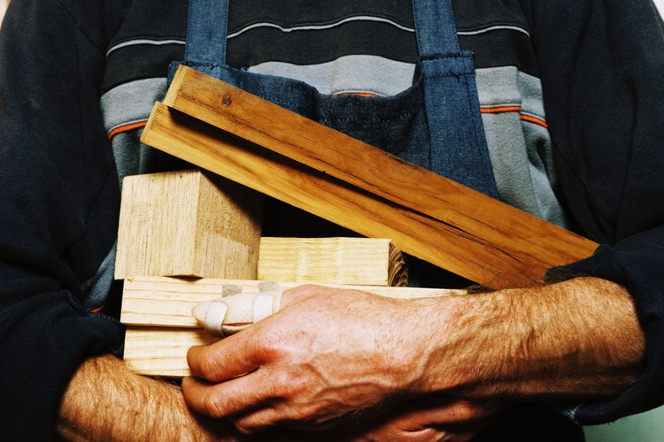 Un "handyman" puede realizar una serie de diferentes proyectos a la vez.