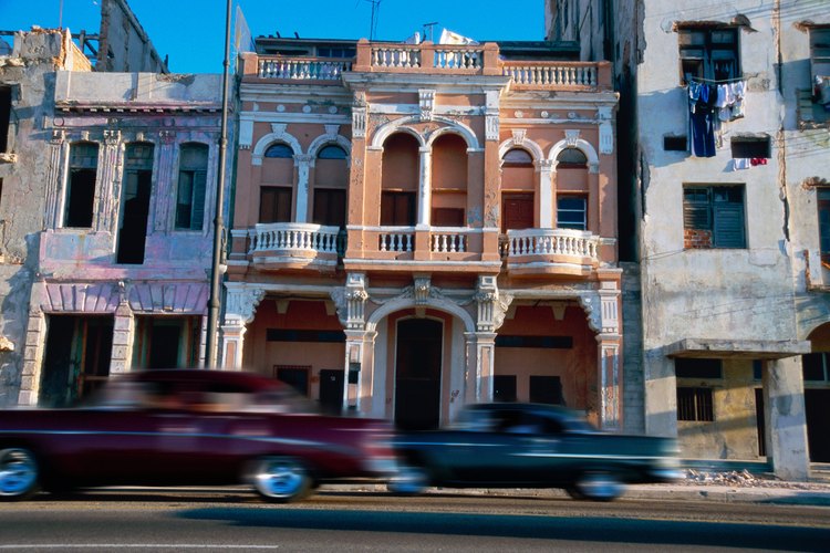El embargo de Estados Unidos en contra de Cuba desde 1960 es un ejemplo prominente de sanciones económicas.