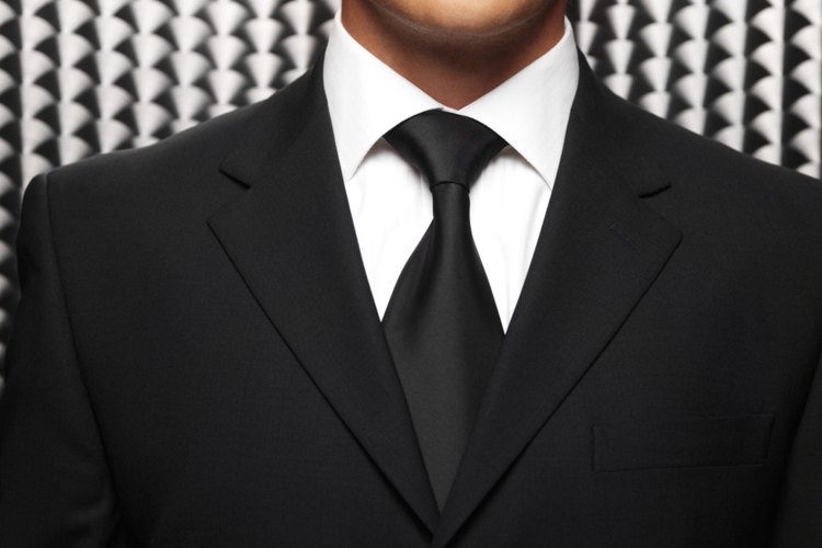 No hay posibilidad de equivocarte si llevas un traje negro.