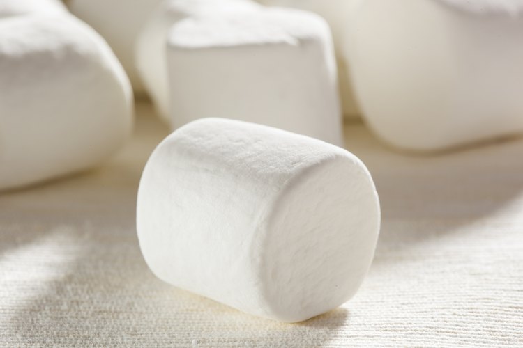 Los malvaviscos derretidos son usados para hacer galletas de barra, pasta de azúcar, helados, caramelos y otros dulces.
