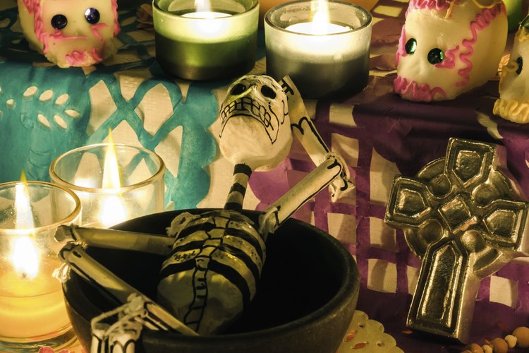 Las calaveras son un elemento común tanto en Halloween como en el Día de los Muertos.