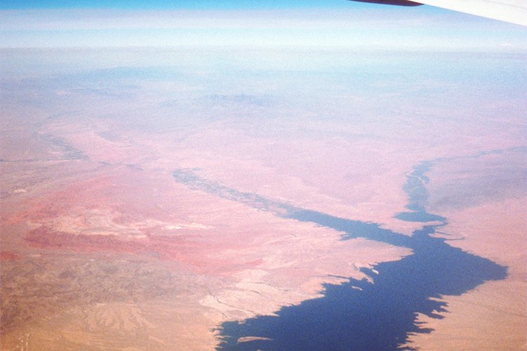 Puedes elegir entre un gran número de campings pintorescos a lo largo del Colorado River y sus lagos.