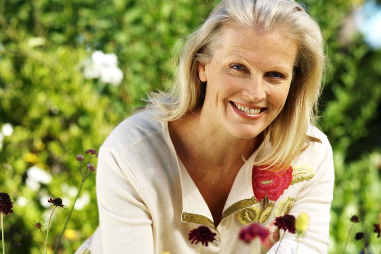Las plantas y flores aromáticas traen toques de una hermosa fragancia a un jardín.