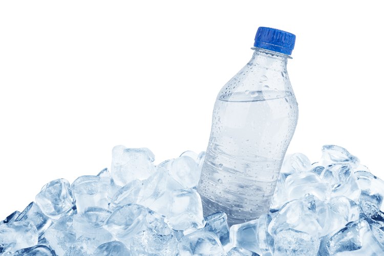 Este gran hielo facilitará que la bebida se mantenga fría.