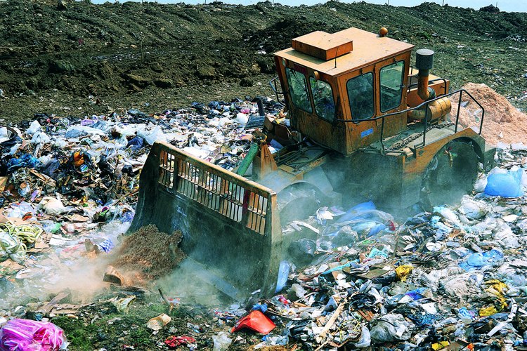 Los vertederos y basureros también contaminan el suelo.