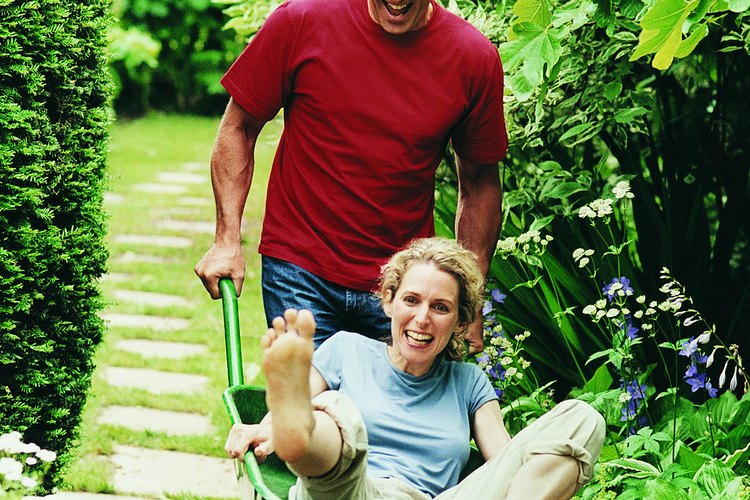 Cosas divertidas para hacer juntos pueden incluir aprender algo nuevo, explorar la naturaleza, hacer actividad física, o donar tiempo para una buena causa.