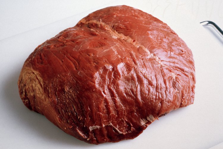 El asado de tri-tip proviene del solomillo de una vaca.