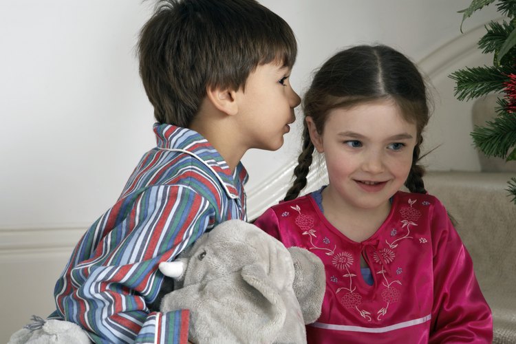 Si sabes coser, ayuda a tu hijo a hacer su propio gran peluche.