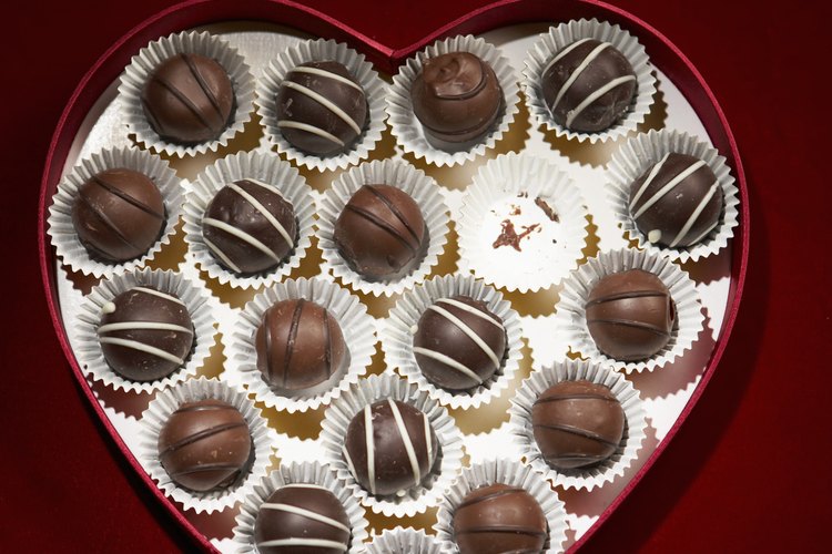 Una aficionada puede aprender a hacer chocolates de aspecto profesional.