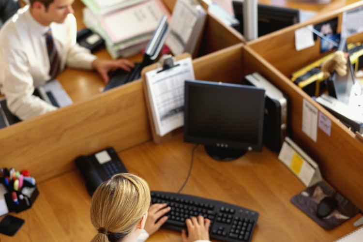 El aumento de la responsabilidad en el trabajo puede ser especialmente beneficioso para los empleados de nivel de entrada de trabajo en una empresa relativamente pequeña.