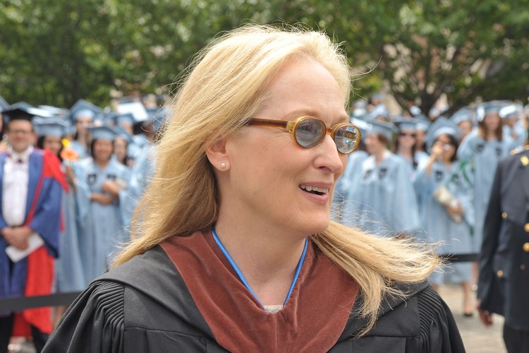 Meryl Streep recibiendo un doctorado honorario.