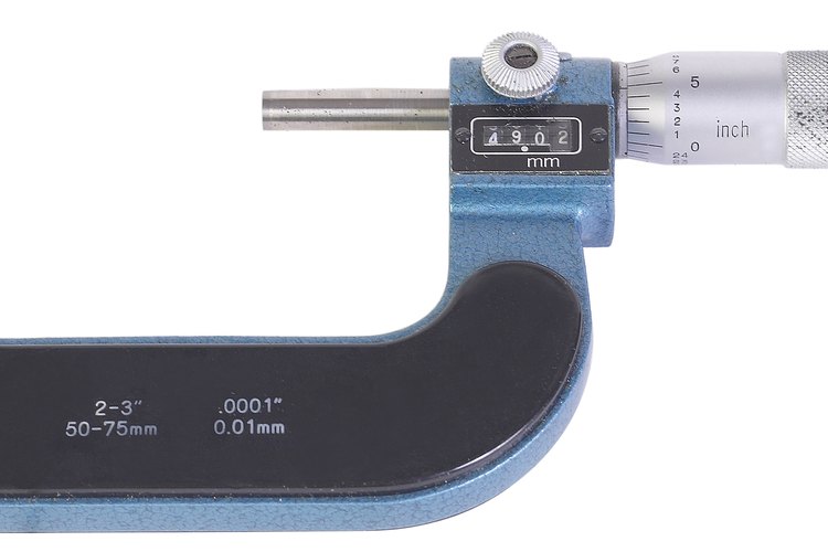 Un calibre micrómetro externo con una escala vernier es uno de los tres principales tipos de calibres micrométricos.